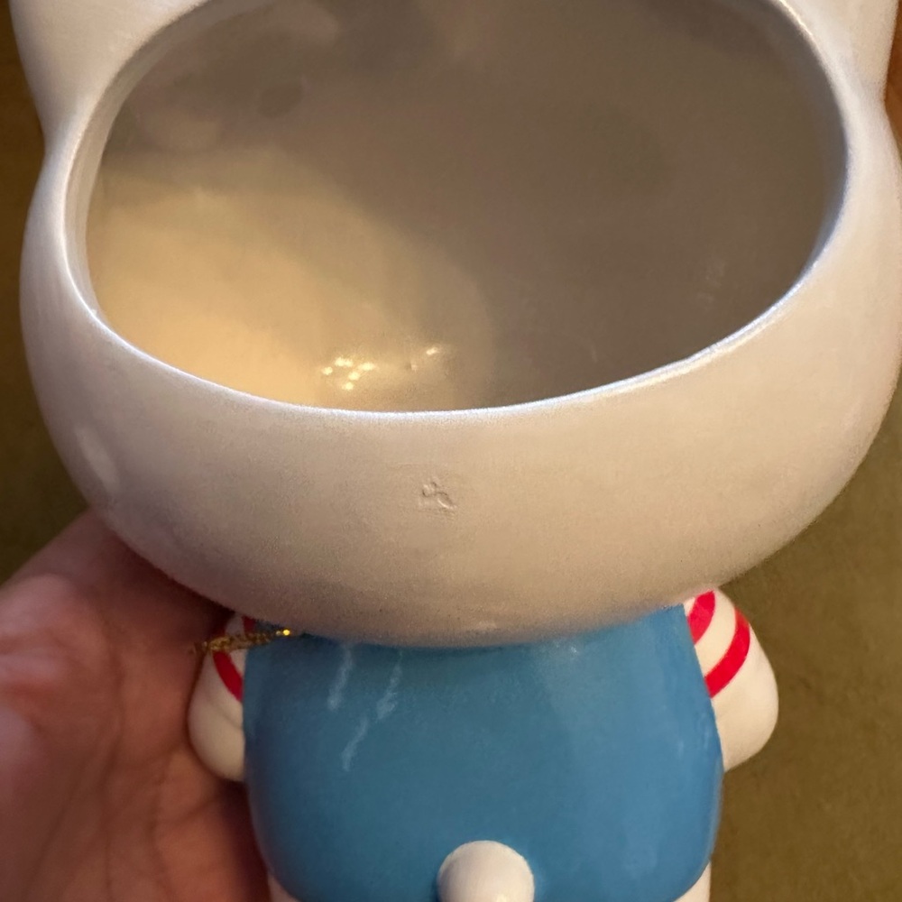 Hello Kitty pencil/toothbrush holder.